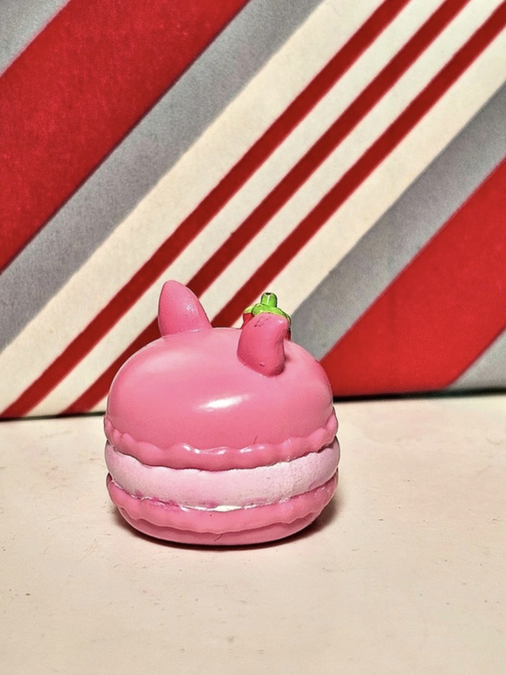 ULTRA RARE Piglet Raspberry Macaroon Disney Munchlings Mini Munch Series 2 - Picture 2 of 2
